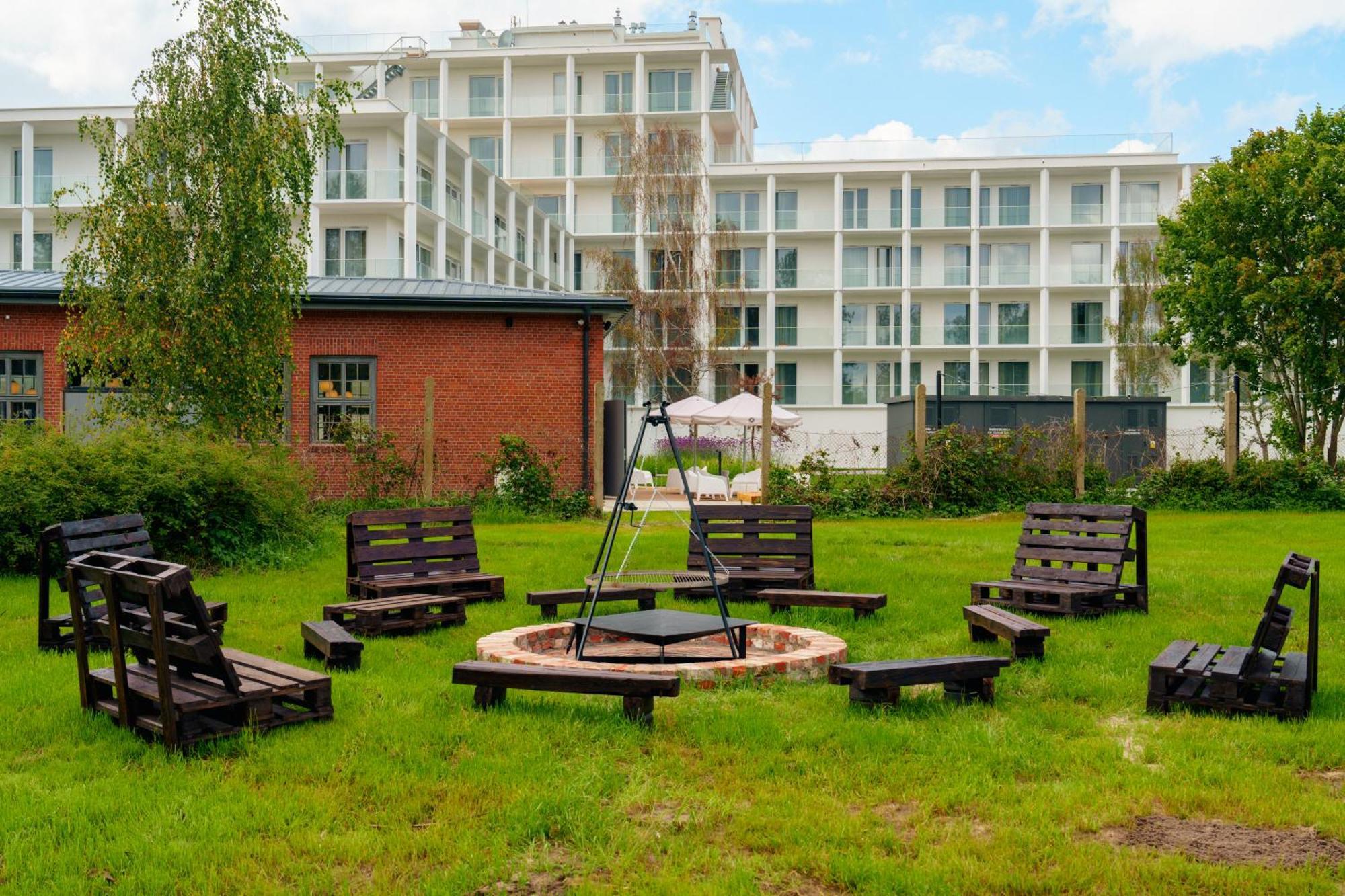 Hotel Arche Fabryka Samolotow W Mielnie เมียลโน ภายนอก รูปภาพ